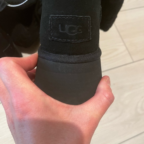 NWOT Ugg Platform Sweater Letter Boots - Size 9 - Picture 7 of 12